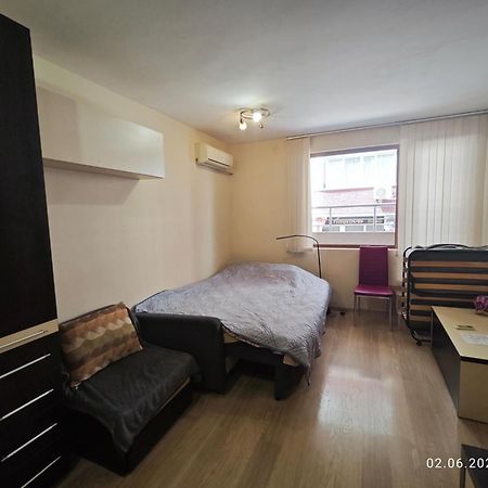 Apartment In The Center Varna Exterior foto